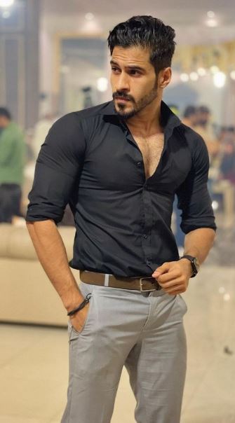 shirt combination with black pants